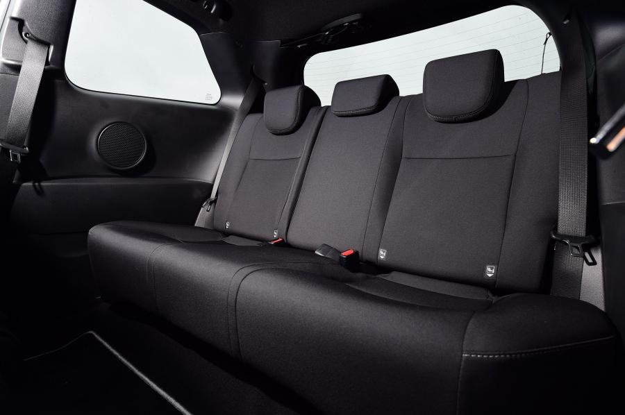Интерьер Toyota Yaris GRMN 2017 года  (UK) (фото 4 из 15)